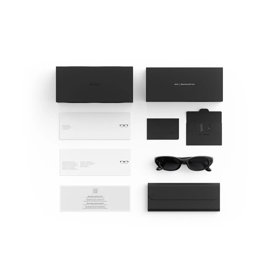 Meta Starfire Kylie Edition in Classic Black met Black-glazen, met etui, oplaadkabel en documentatie uit de verpakking
